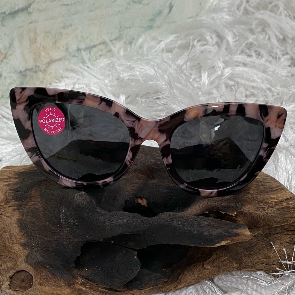 New Women’s Peepers Retro Cat-Eye Style Granite Print Polarized Sunglasses